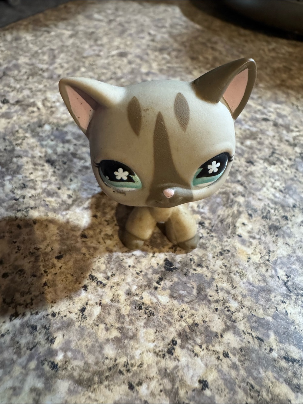 Littlest Pet Shop Beige and Teal Kitten Figure - Picture 2 of 5